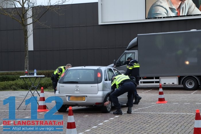 Grote verkeerscontrole bij Piet Klerkx in Waalwijk: meerdere voertuigen en goederen in beslag genomen 112 De Langstraat