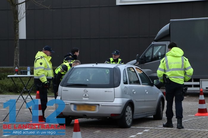Grote verkeerscontrole bij Piet Klerkx in Waalwijk: meerdere voertuigen en goederen in beslag genomen 112 De Langstraat