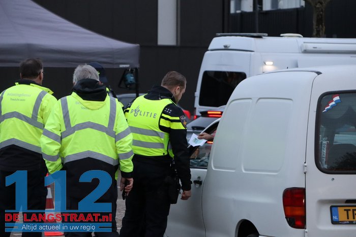 Grote verkeerscontrole bij Piet Klerkx in Waalwijk: meerdere voertuigen en goederen in beslag genomen 112 De Langstraat