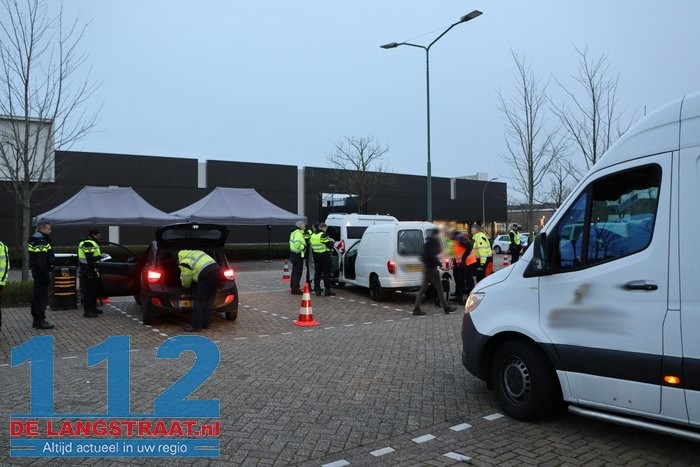 Grote verkeerscontrole bij Piet Klerkx in Waalwijk: meerdere voertuigen en goederen in beslag genomen 112 De Langstraat