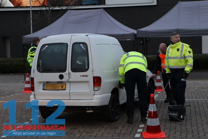 Grote verkeerscontrole bij Piet Klerkx in Waalwijk: meerdere voertuigen en goederen in beslag genomen 112 De Langstraat