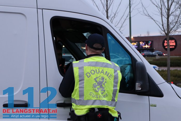 Grote verkeerscontrole bij Piet Klerkx in Waalwijk: meerdere voertuigen en goederen in beslag genomen 112 De Langstraat