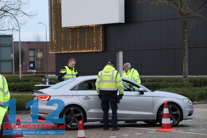 Grote verkeerscontrole bij Piet Klerkx in Waalwijk: meerdere voertuigen en goederen in beslag genomen 112 De Langstraat