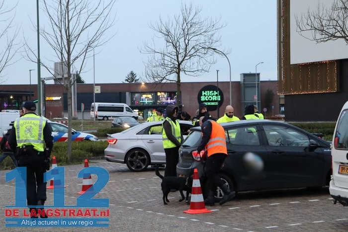 Grote verkeerscontrole bij Piet Klerkx in Waalwijk: meerdere voertuigen en goederen in beslag genomen 112 De Langstraat