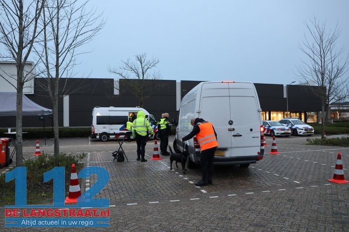 Grote verkeerscontrole bij Piet Klerkx in Waalwijk: meerdere voertuigen en goederen in beslag genomen 112 De Langstraat