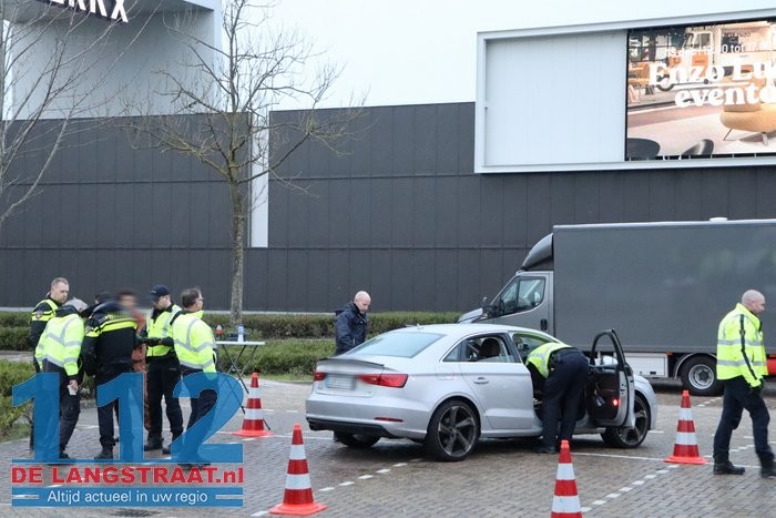 Grote verkeerscontrole bij Piet Klerkx in Waalwijk: meerdere voertuigen en goederen in beslag genomen 112 De Langstraat