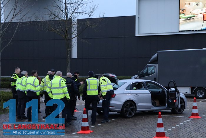 Grote verkeerscontrole bij Piet Klerkx in Waalwijk: meerdere voertuigen en goederen in beslag genomen 112 De Langstraat