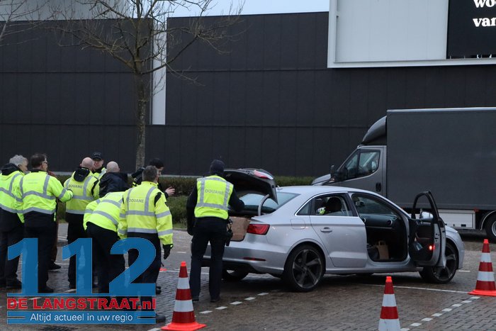 Grote verkeerscontrole bij Piet Klerkx in Waalwijk: meerdere voertuigen en goederen in beslag genomen 112 De Langstraat