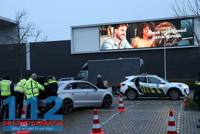 Grote verkeerscontrole bij Piet Klerkx in Waalwijk: meerdere voertuigen en goederen in beslag genomen 112 De Langstraat