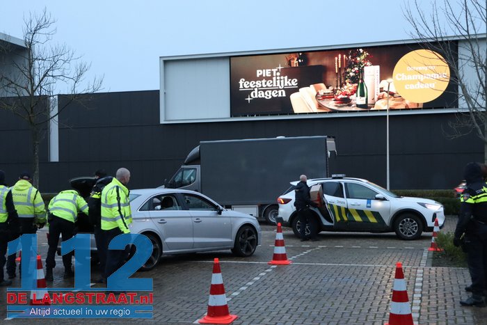 Grote verkeerscontrole bij Piet Klerkx in Waalwijk: meerdere voertuigen en goederen in beslag genomen 112 De Langstraat