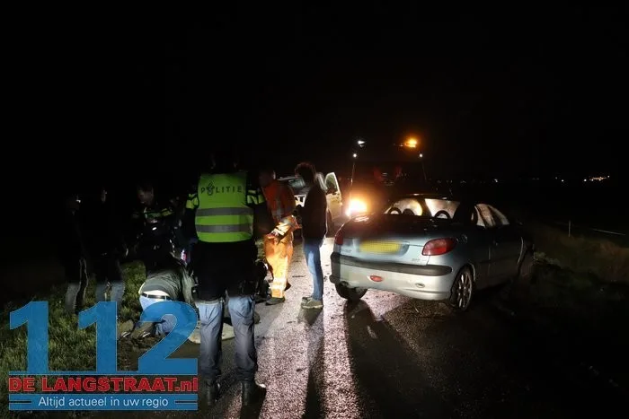 Automobiliste rijdt sloot in als ze moet uitwijken voor tegenligger in Sprang-Capelle 2 Automobiliste rijdt sloot in als ze moet uitwijken voor tegenligger in Sprang-Capelle 112 De Langstraat