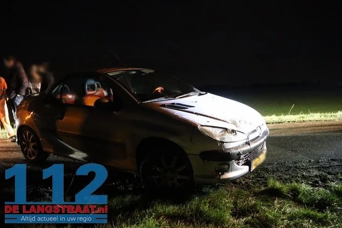 Automobiliste rijdt sloot in als ze moet uitwijken voor tegenligger in Sprang-Capelle 7 Automobiliste rijdt sloot in als ze moet uitwijken voor tegenligger in Sprang-Capelle 112 De Langstraat