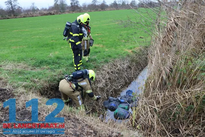 Jerrycans aangetroffen in sloot Kaatsheuvel 112 De Langstraat