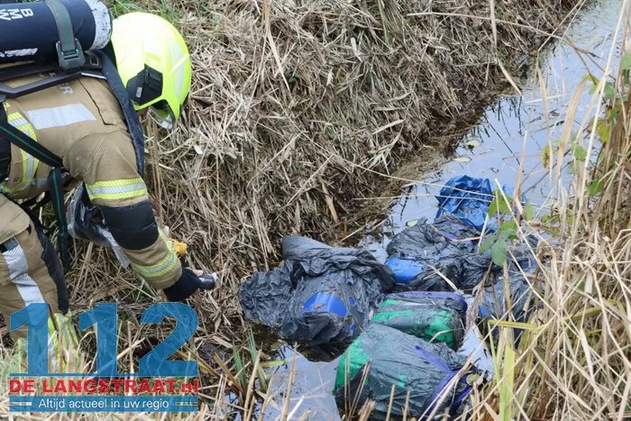 Jerrycans aangetroffen in sloot Kaatsheuvel 112 De Langstraat