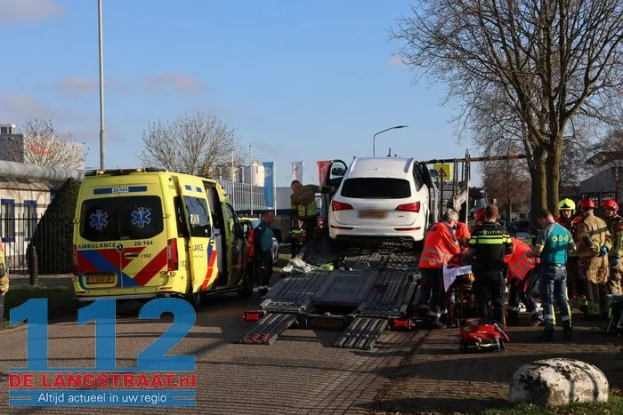 Man zwaargewond bij bedrijfsongeval op de Havenweg in Waalwijk: kwam onder auto terecht 14 Man zwaargewond bij bedrijfsongeval op de Havenweg in Waalwijk: kwam onder auto terecht 112 De Langstraat