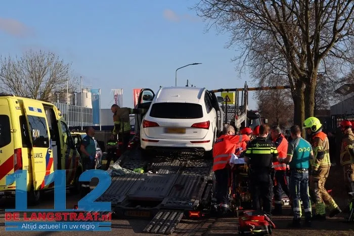 Man zwaargewond bij bedrijfsongeval op de Havenweg in Waalwijk: kwam onder auto terecht 16 Man zwaargewond bij bedrijfsongeval op de Havenweg in Waalwijk: kwam onder auto terecht 112 De Langstraat