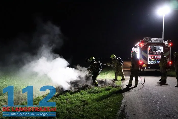 Brand in berg gemaaid gras in Waspik 1 Brand in berg gemaaid gras in Waspik 112 De Langstraat