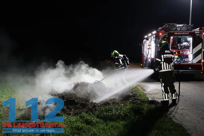 Brand in berg gemaaid gras in Waspik 3 Brand in berg gemaaid gras in Waspik 112 De Langstraat