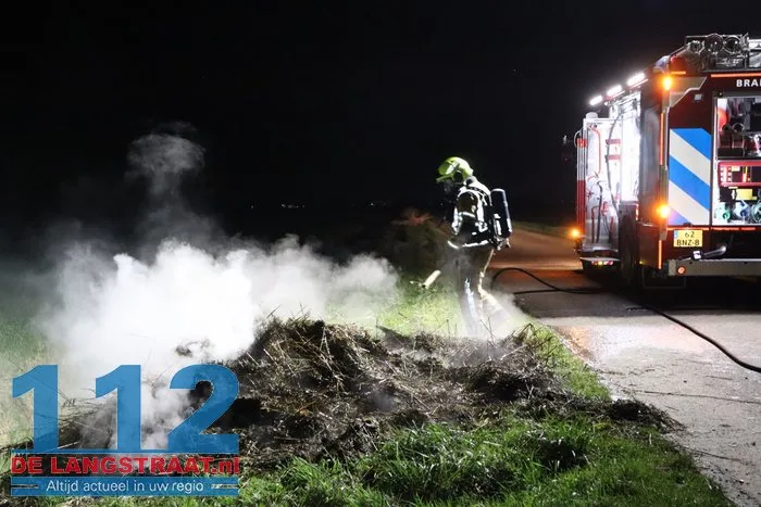 Brand in berg gemaaid gras in Waspik 4 Brand in berg gemaaid gras in Waspik 112 De Langstraat