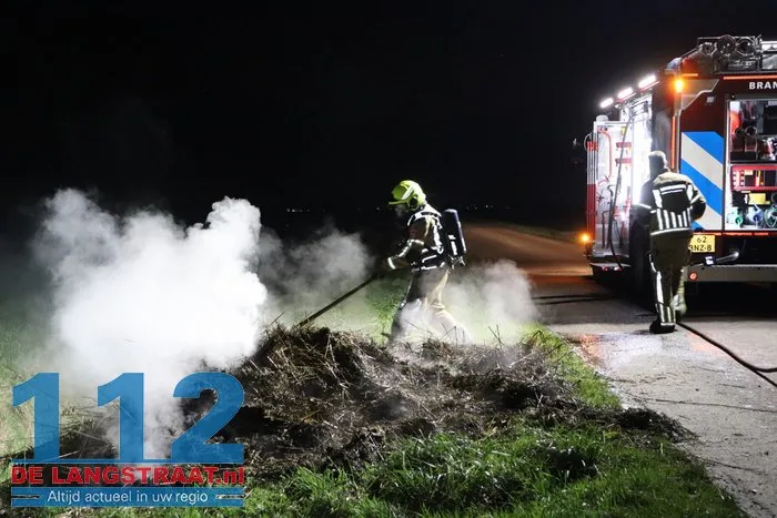 Brand in berg gemaaid gras in Waspik 5 Brand in berg gemaaid gras in Waspik 112 De Langstraat