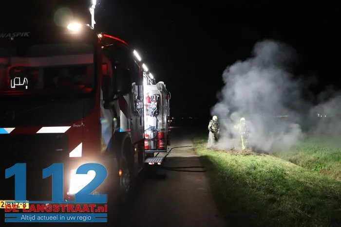 Brand in berg gemaaid gras in Waspik 11 Brand in berg gemaaid gras in Waspik 112 De Langstraat