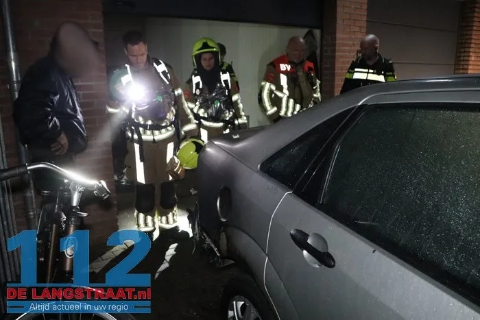 Autobrand in garagebox aan Laageinde in Waalwijk 3 Autobrand in garagebox aan Laageinde in Waalwijk 112 De Langstraat