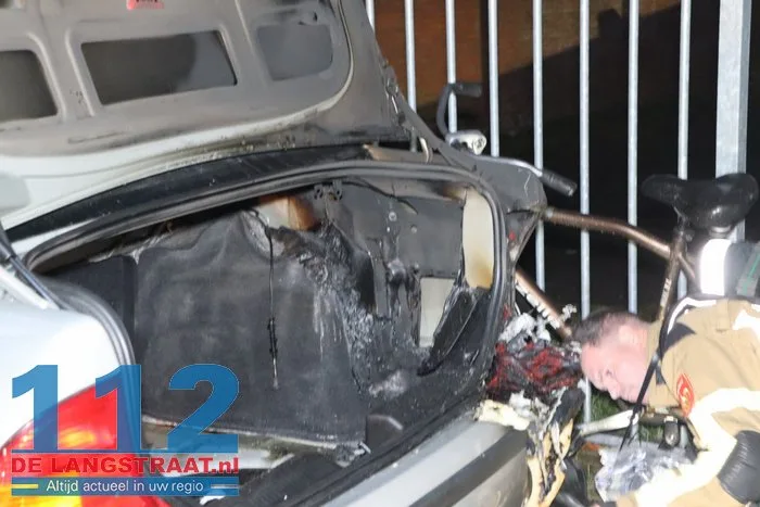 Autobrand in garagebox aan Laageinde in Waalwijk 6 Autobrand in garagebox aan Laageinde in Waalwijk 112 De Langstraat