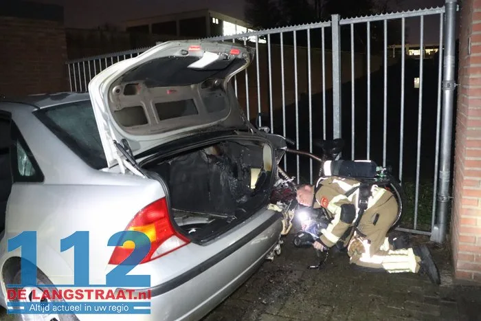 Autobrand in garagebox aan Laageinde in Waalwijk 7 Autobrand in garagebox aan Laageinde in Waalwijk 112 De Langstraat