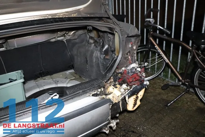 Autobrand in garagebox aan Laageinde in Waalwijk 10 Autobrand in garagebox aan Laageinde in Waalwijk 112 De Langstraat