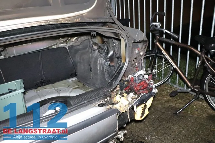 Autobrand in garagebox aan Laageinde in Waalwijk 11 Autobrand in garagebox aan Laageinde in Waalwijk 112 De Langstraat