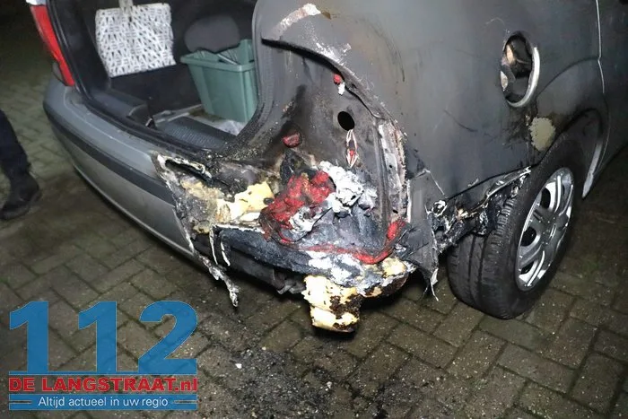 Autobrand in garagebox aan Laageinde in Waalwijk 12 Autobrand in garagebox aan Laageinde in Waalwijk 112 De Langstraat