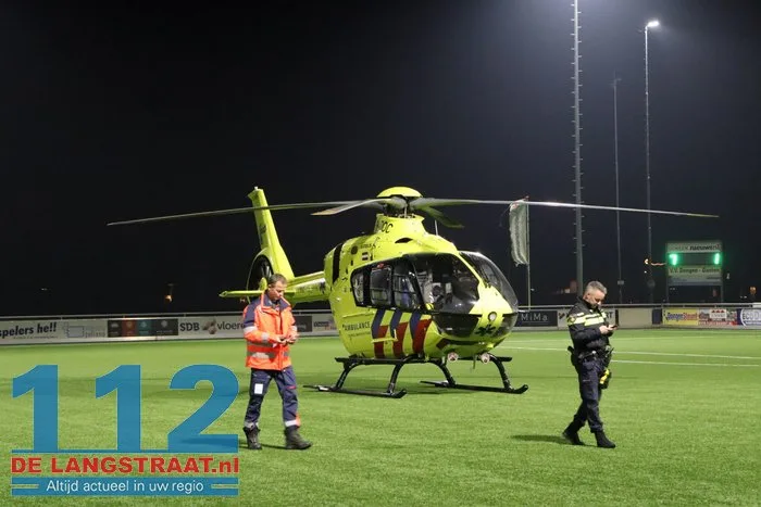Traumahelikopter landt op hoofdveld VV Dongen 6 Traumahelikopter landt op hoofdveld VV Dongen 112 De Langstraat