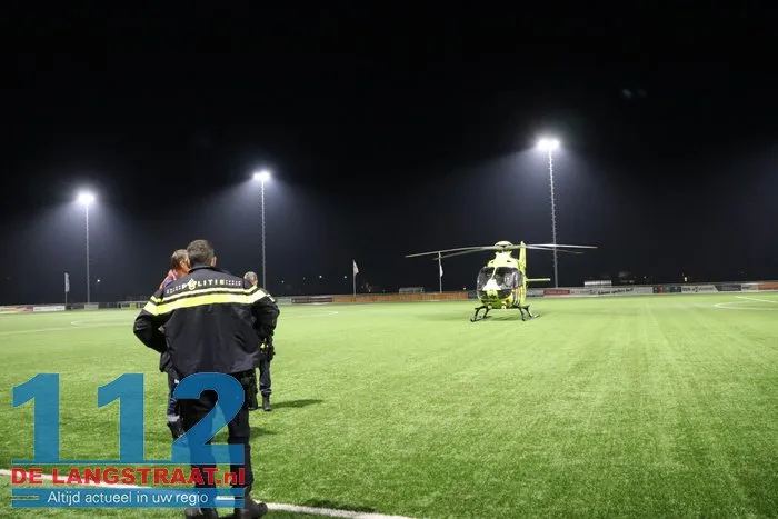 Traumahelikopter landt op hoofdveld VV Dongen 7 Traumahelikopter landt op hoofdveld VV Dongen 112 De Langstraat