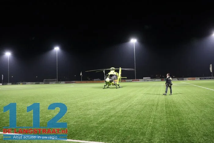 Traumahelikopter landt op hoofdveld VV Dongen 8 Traumahelikopter landt op hoofdveld VV Dongen 112 De Langstraat
