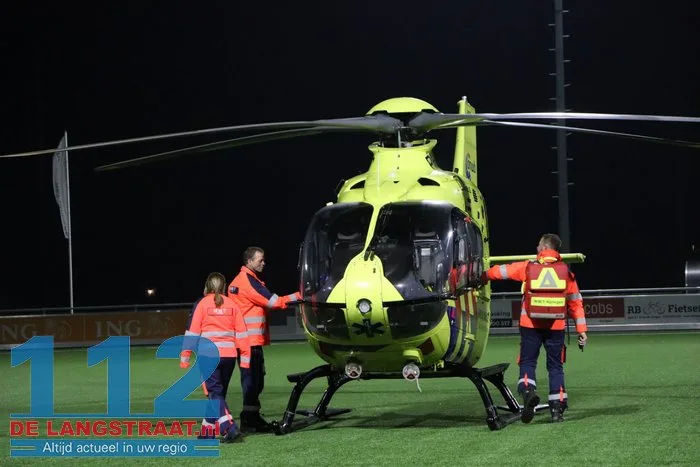 Traumahelikopter landt op hoofdveld VV Dongen 10 Traumahelikopter landt op hoofdveld VV Dongen 112 De Langstraat