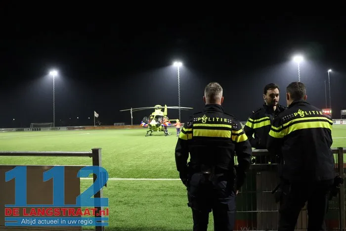 Traumahelikopter landt op hoofdveld VV Dongen 11 Traumahelikopter landt op hoofdveld VV Dongen 112 De Langstraat