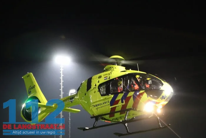 Traumahelikopter landt op hoofdveld VV Dongen 15 Traumahelikopter landt op hoofdveld VV Dongen 112 De Langstraat