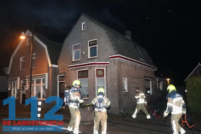 Schoorsteenbrand zorgt voor veel rook bij woning in Sprang-Capelle 3 Schoorsteenbrand zorgt voor veel rook bij woning in Sprang-Capelle 112 De Langstraat