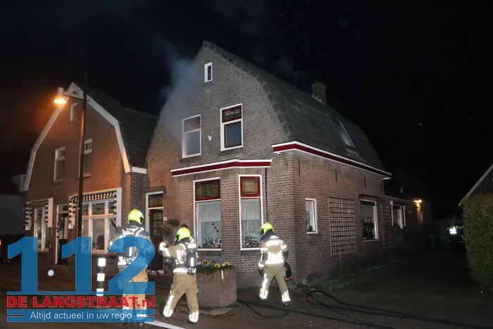 Schoorsteenbrand zorgt voor veel rook bij woning in Sprang-Capelle 4 Schoorsteenbrand zorgt voor veel rook bij woning in Sprang-Capelle 112 De Langstraat