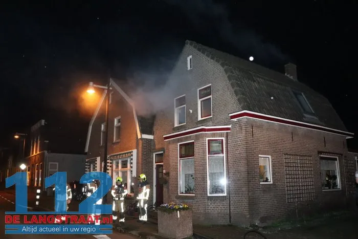 Schoorsteenbrand zorgt voor veel rook bij woning in Sprang-Capelle 5 Schoorsteenbrand zorgt voor veel rook bij woning in Sprang-Capelle 112 De Langstraat