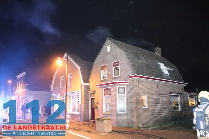Schoorsteenbrand zorgt voor veel rook bij woning in Sprang-Capelle 10 Schoorsteenbrand zorgt voor veel rook bij woning in Sprang-Capelle 112 De Langstraat