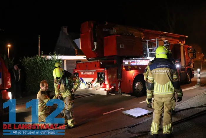 Schoorsteenbrand zorgt voor veel rook bij woning in Sprang-Capelle 12 Schoorsteenbrand zorgt voor veel rook bij woning in Sprang-Capelle 112 De Langstraat