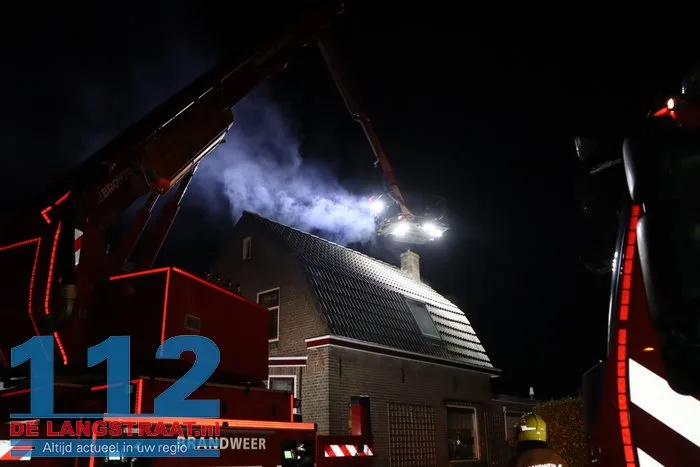 Schoorsteenbrand zorgt voor veel rook bij woning in Sprang-Capelle 18 Schoorsteenbrand zorgt voor veel rook bij woning in Sprang-Capelle 112 De Langstraat