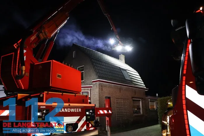 Schoorsteenbrand zorgt voor veel rook bij woning in Sprang-Capelle 19 Schoorsteenbrand zorgt voor veel rook bij woning in Sprang-Capelle 112 De Langstraat