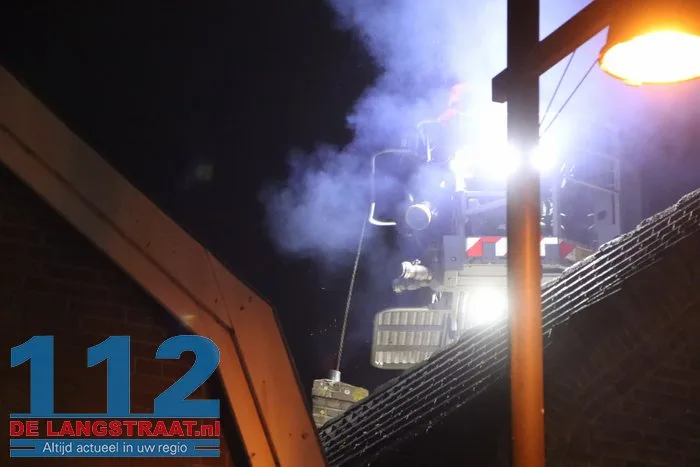 Schoorsteenbrand zorgt voor veel rook bij woning in Sprang-Capelle 24 Schoorsteenbrand zorgt voor veel rook bij woning in Sprang-Capelle 112 De Langstraat