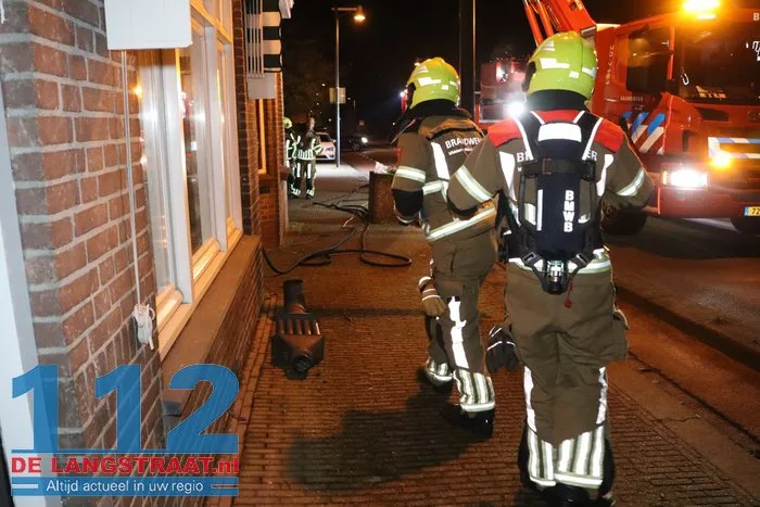 Schoorsteenbrand zorgt voor veel rook bij woning in Sprang-Capelle 31 Schoorsteenbrand zorgt voor veel rook bij woning in Sprang-Capelle 112 De Langstraat