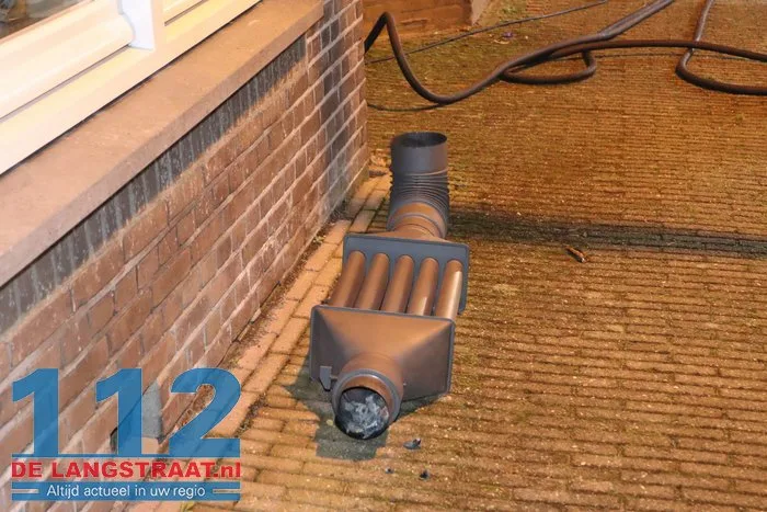 Schoorsteenbrand zorgt voor veel rook bij woning in Sprang-Capelle 32 Schoorsteenbrand zorgt voor veel rook bij woning in Sprang-Capelle 112 De Langstraat