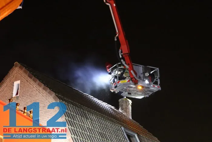 Schoorsteenbrand zorgt voor veel rook bij woning in Sprang-Capelle 33 Schoorsteenbrand zorgt voor veel rook bij woning in Sprang-Capelle 112 De Langstraat