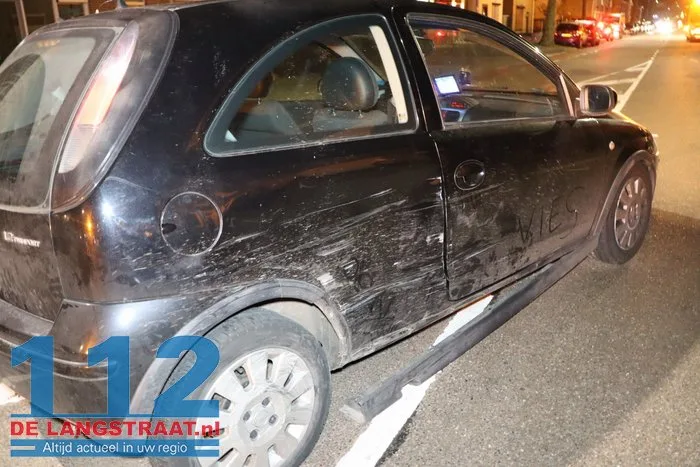 Auto belandt op vluchtheuvel na botsing met nieuwe BMW in Kaatsheuvel 112 De Langstraat