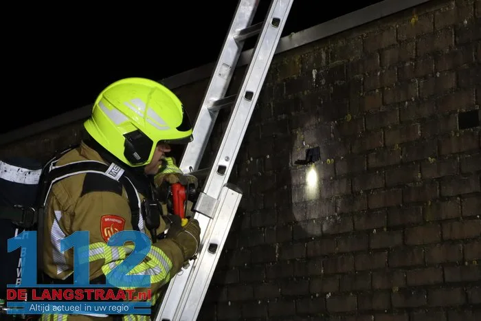 Kleine brand in garagebox in Dongen door brandend vuurwerk 112 De Langstraat